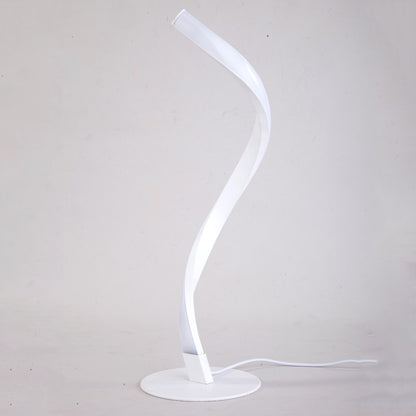 LED Stehlampe in geschwungener Optik aus hochwertigem Material zum wohlfühlen